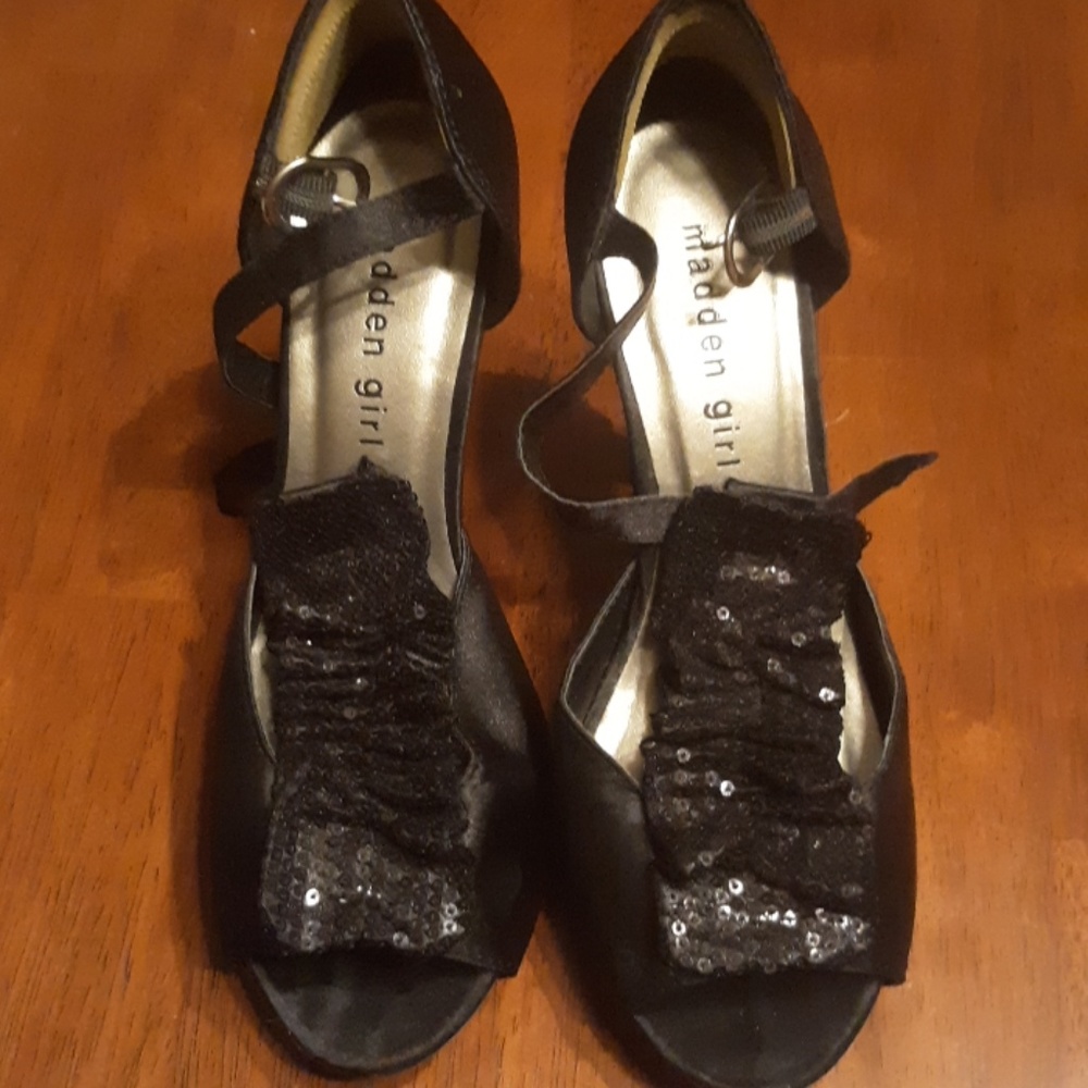 Black heels with sequins
